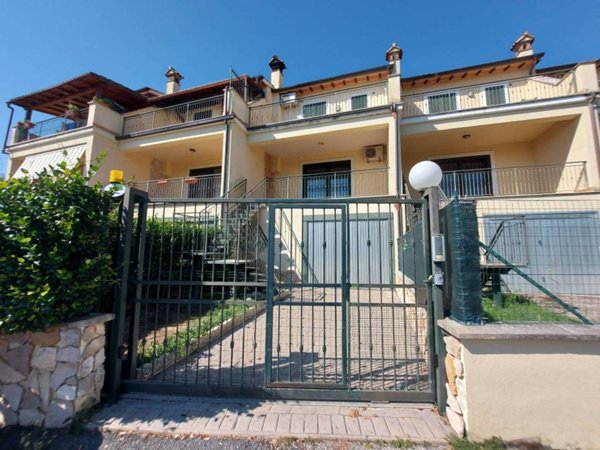 casa indipendente in vendita a Forano