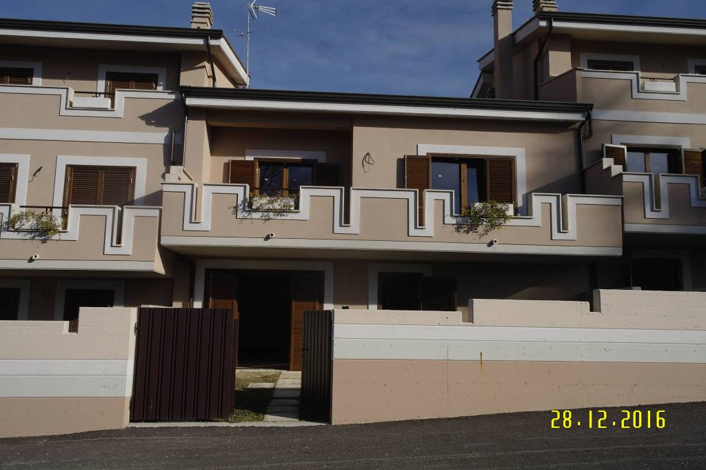 casa indipendente in vendita a Forano