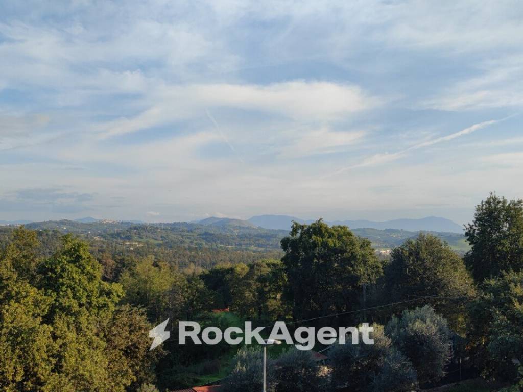 casa indipendente in vendita a Forano