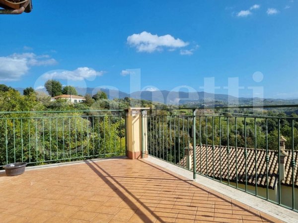 casa indipendente in vendita a Forano