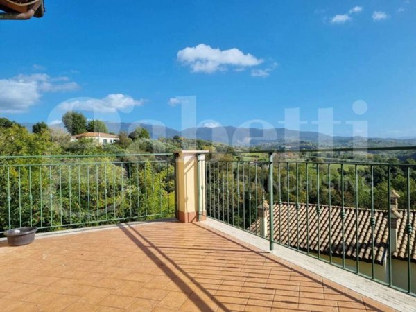 casa indipendente in vendita a Forano