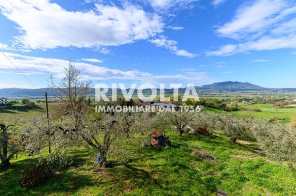 casa indipendente in vendita a Forano