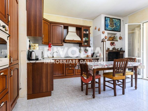 casa indipendente in vendita a Forano