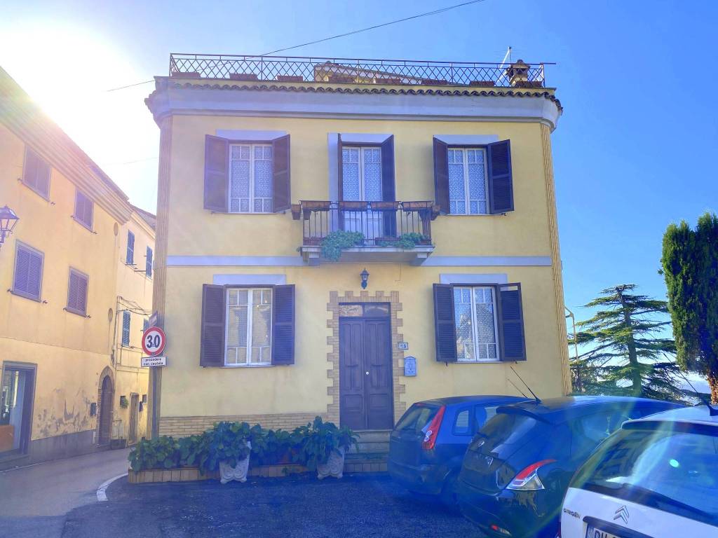 casa indipendente in vendita a Forano