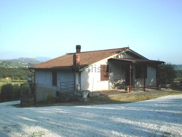 casa indipendente in vendita a Forano