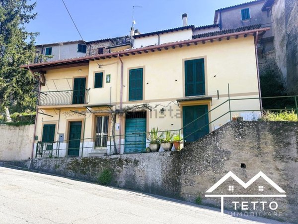 casa indipendente in vendita a Forano