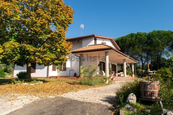 casa indipendente in vendita a Forano
