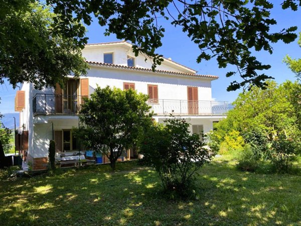 casa indipendente in vendita a Forano