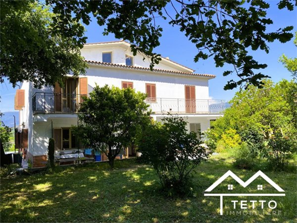 casa indipendente in vendita a Forano