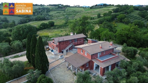 casa indipendente in vendita a Forano