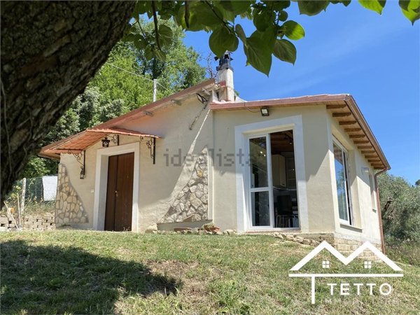 casa indipendente in vendita a Forano