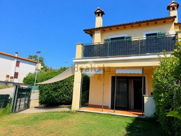 casa indipendente in vendita a Forano