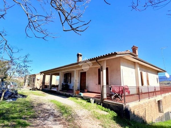 casa indipendente in vendita a Forano