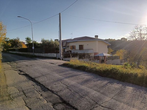 casa indipendente in vendita a Forano