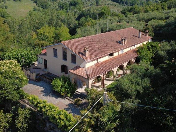 casa semindipendente in vendita a Forano