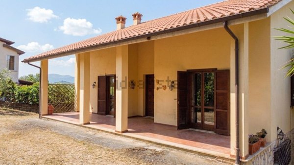 casa indipendente in vendita a Forano