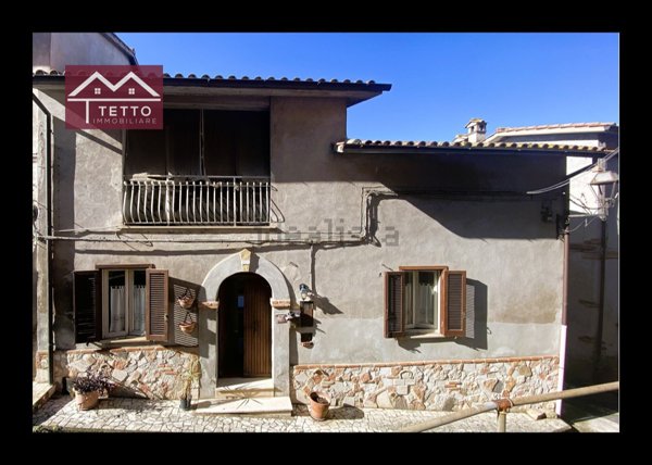 casa indipendente in vendita a Forano