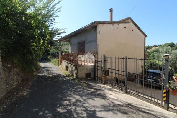 casa indipendente in vendita a Frasso Sabino