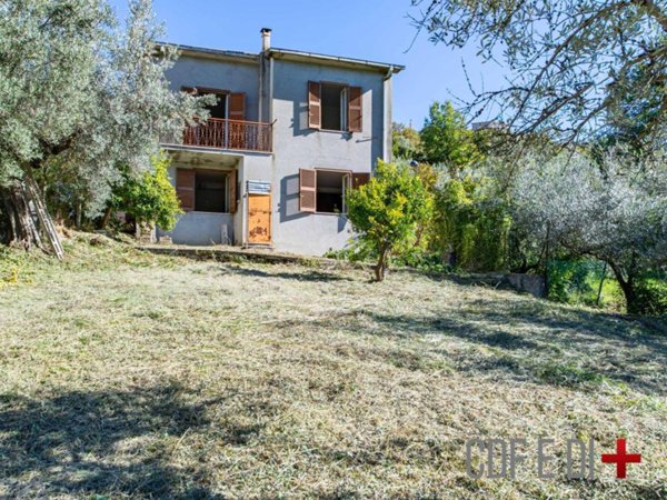 casa indipendente in vendita a Frasso Sabino