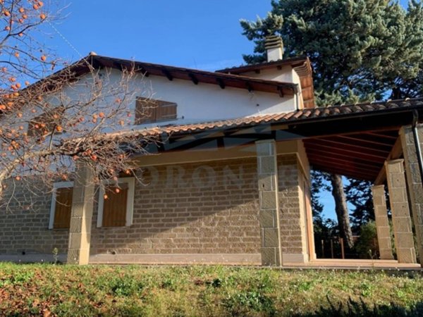 casa indipendente in vendita a Frasso Sabino