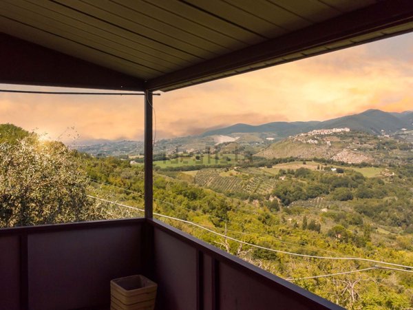 casa indipendente in vendita a Frasso Sabino