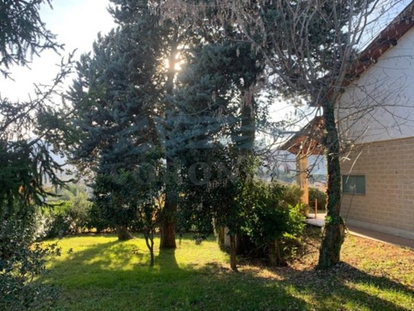 casa indipendente in vendita a Frasso Sabino