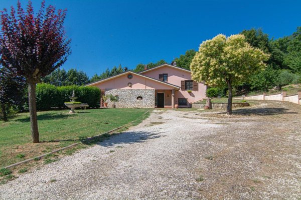 casa indipendente in vendita a Greccio