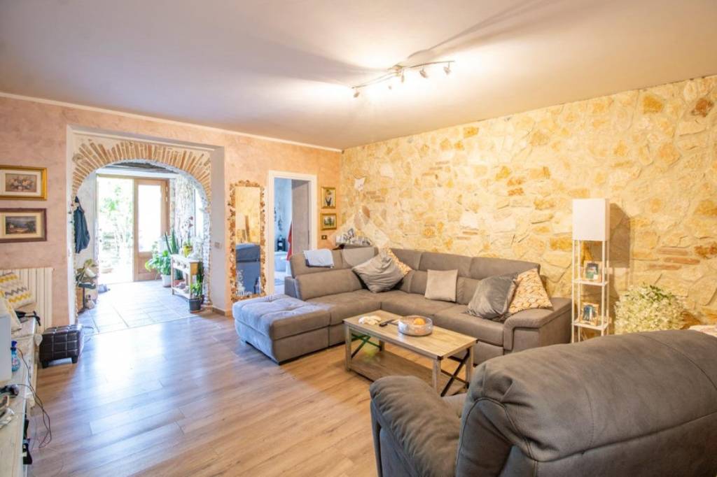 casa indipendente in vendita a Greccio