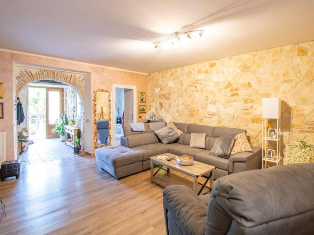 casa indipendente in vendita a Greccio