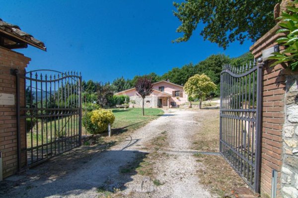 casa indipendente in vendita a Greccio