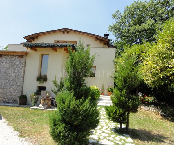 casa indipendente in vendita a Greccio