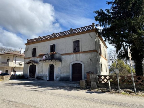 casa indipendente in vendita a Greccio