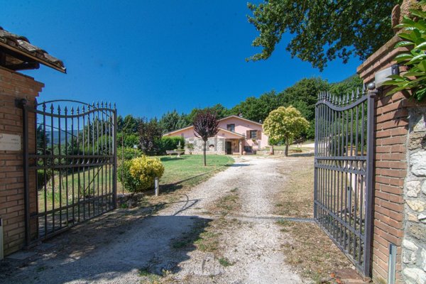 casa indipendente in vendita a Greccio