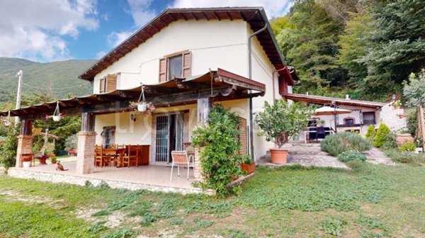 casa indipendente in vendita a Greccio