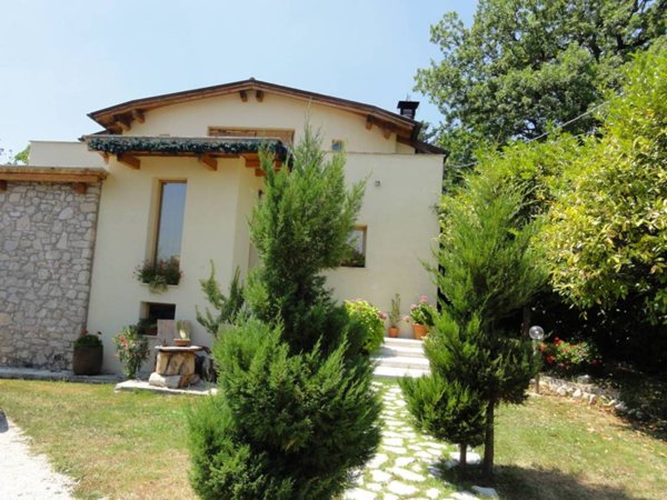 casa indipendente in vendita a Greccio