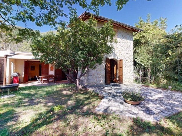 casa indipendente in vendita a Greccio