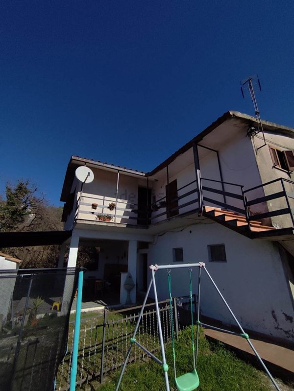 casa semindipendente in vendita a Labro