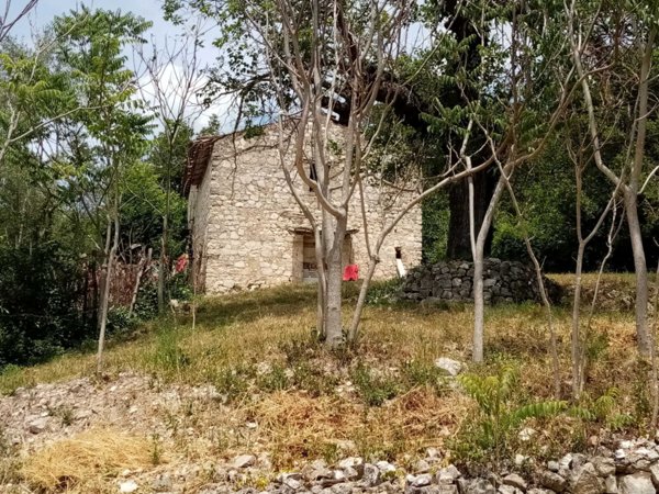 casa indipendente in vendita a Labro