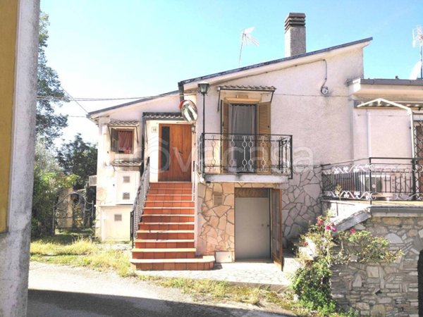 casa indipendente in vendita a Labro