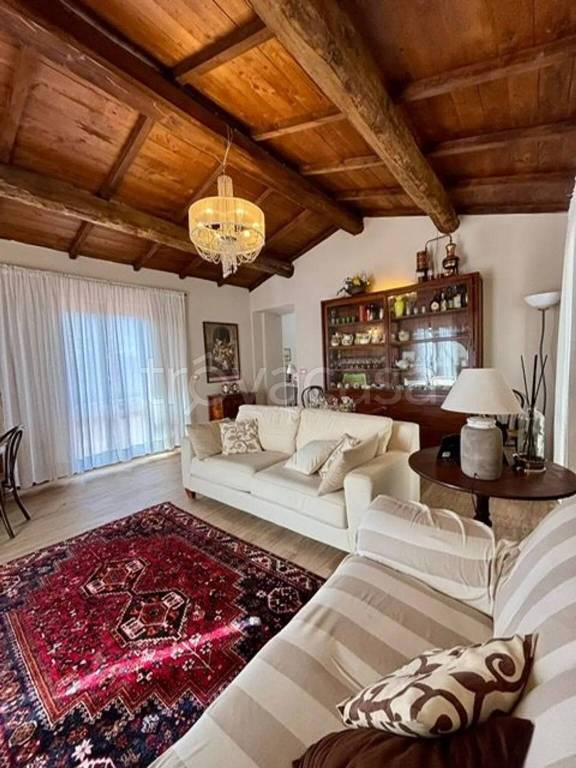 casa indipendente in vendita a Labro