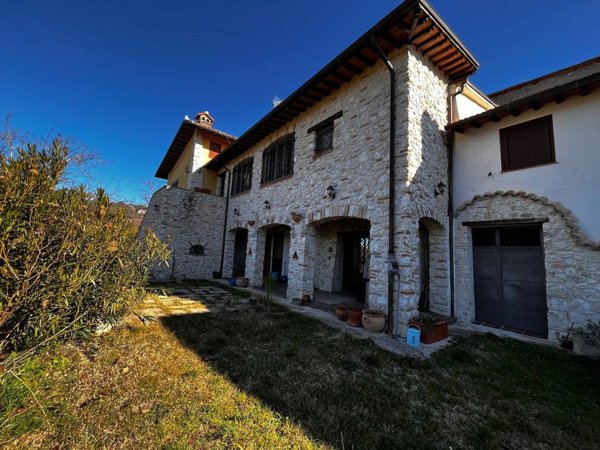 casa indipendente in vendita a Labro