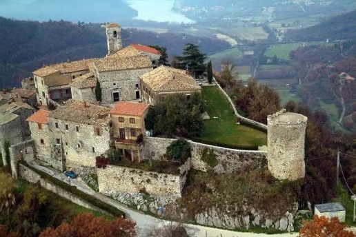 casa indipendente in vendita a Labro