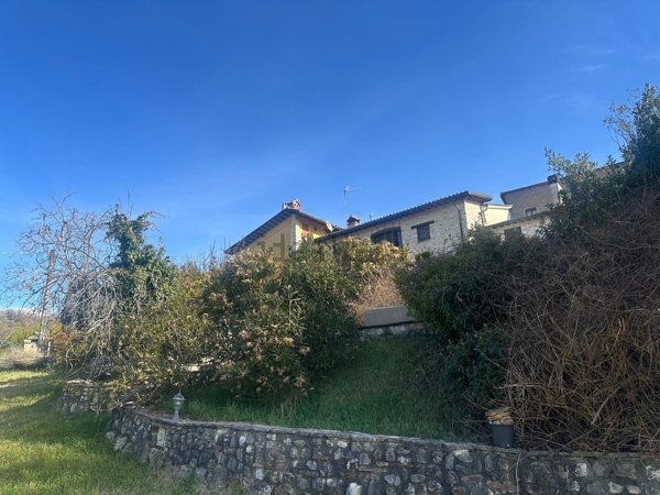 casa indipendente in vendita a Labro