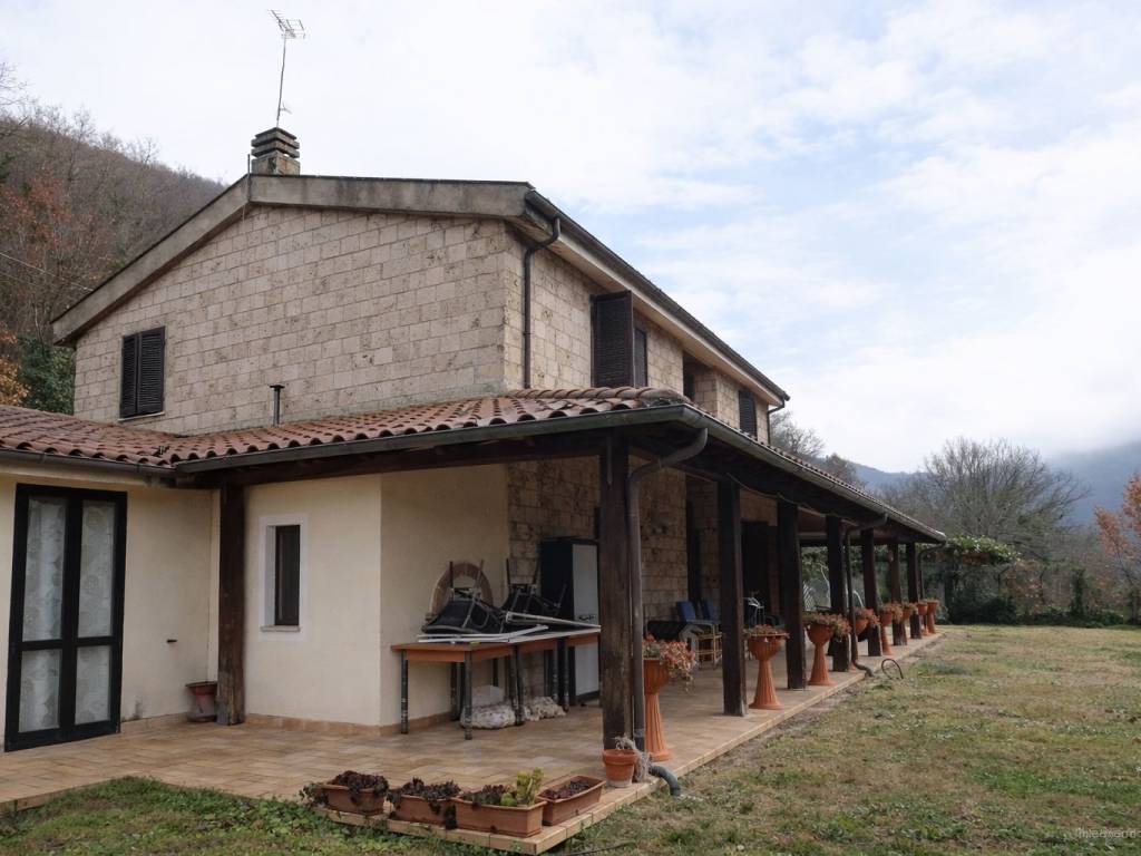 casa indipendente in vendita a Labro