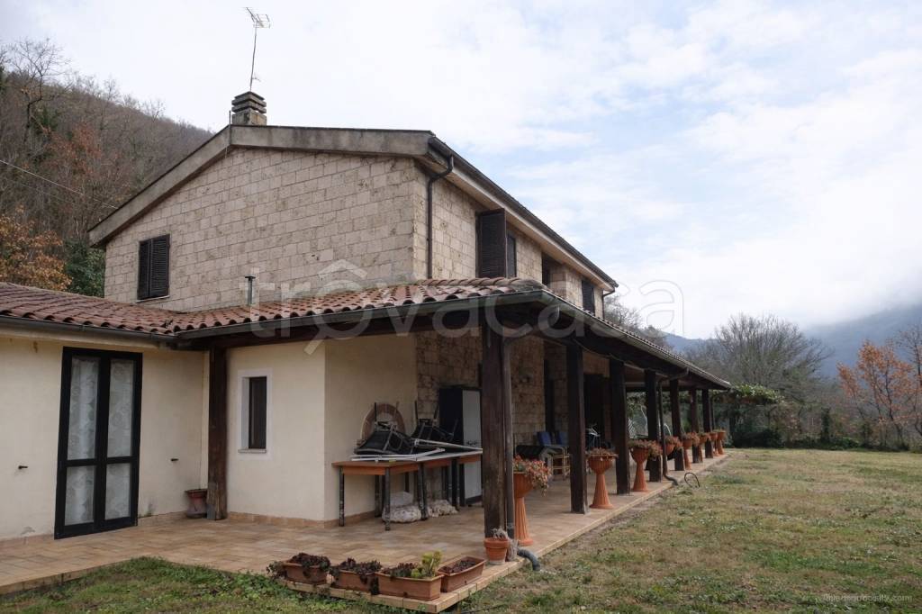 casa indipendente in vendita a Labro