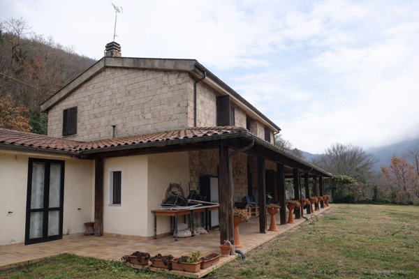 casa indipendente in vendita a Labro