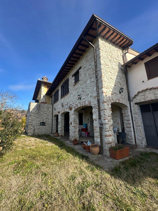 casa indipendente in vendita a Labro