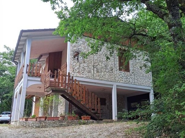 casa indipendente in vendita a Labro