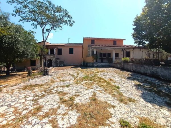 casa indipendente in vendita a Labro