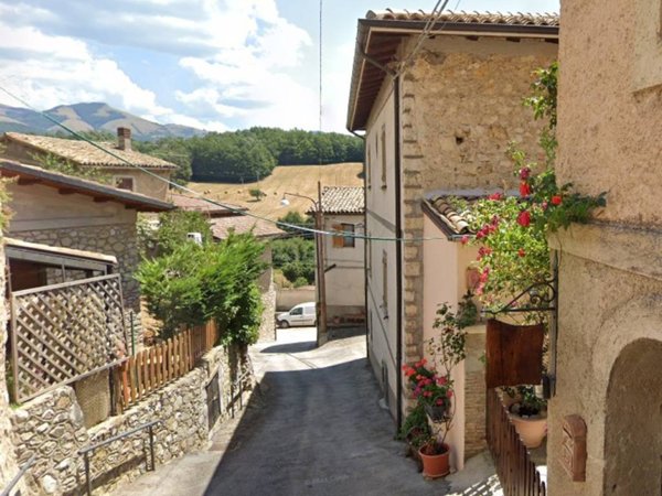 casa indipendente in vendita a Leonessa in zona Volciano